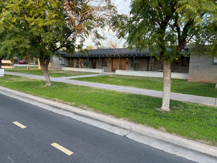 Exterior photo 1