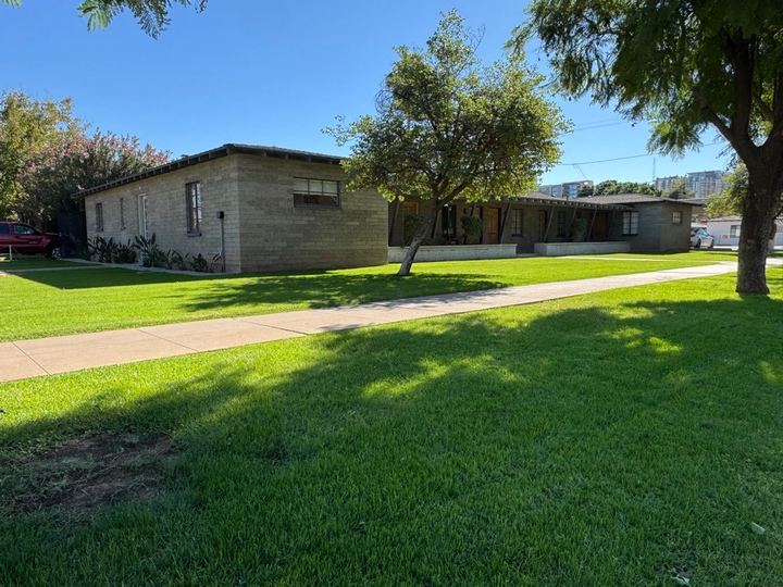 Exterior photo 3