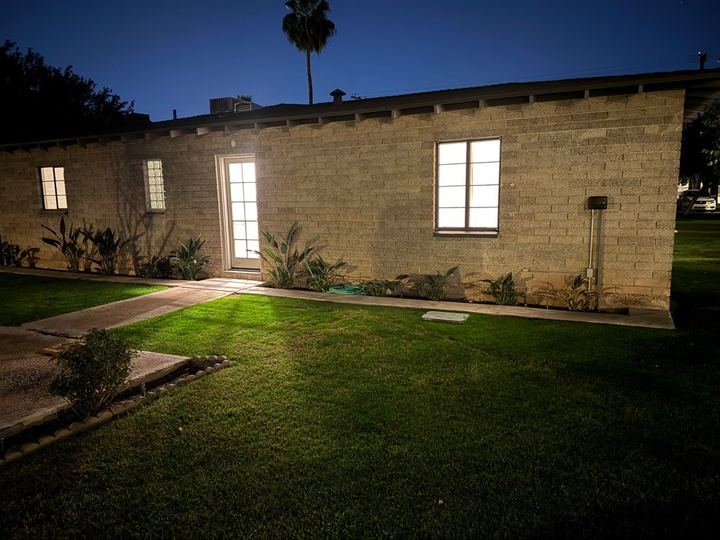 Exterior photo 6